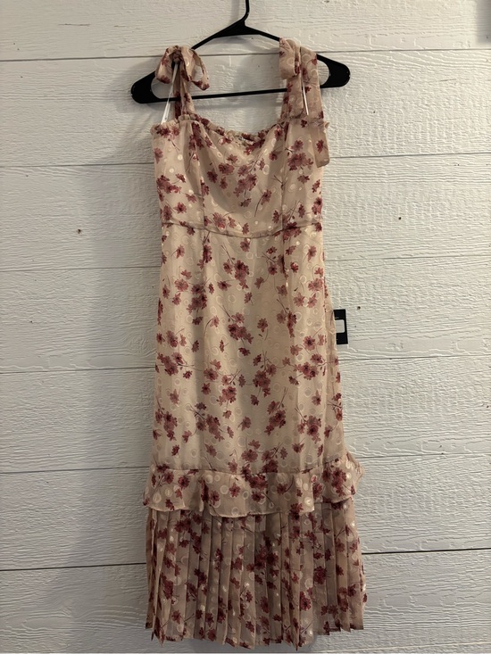 Lulus Dresses & Skirts - NEW LULUS TAUPE FLORAL TIERED MIDI DRESS